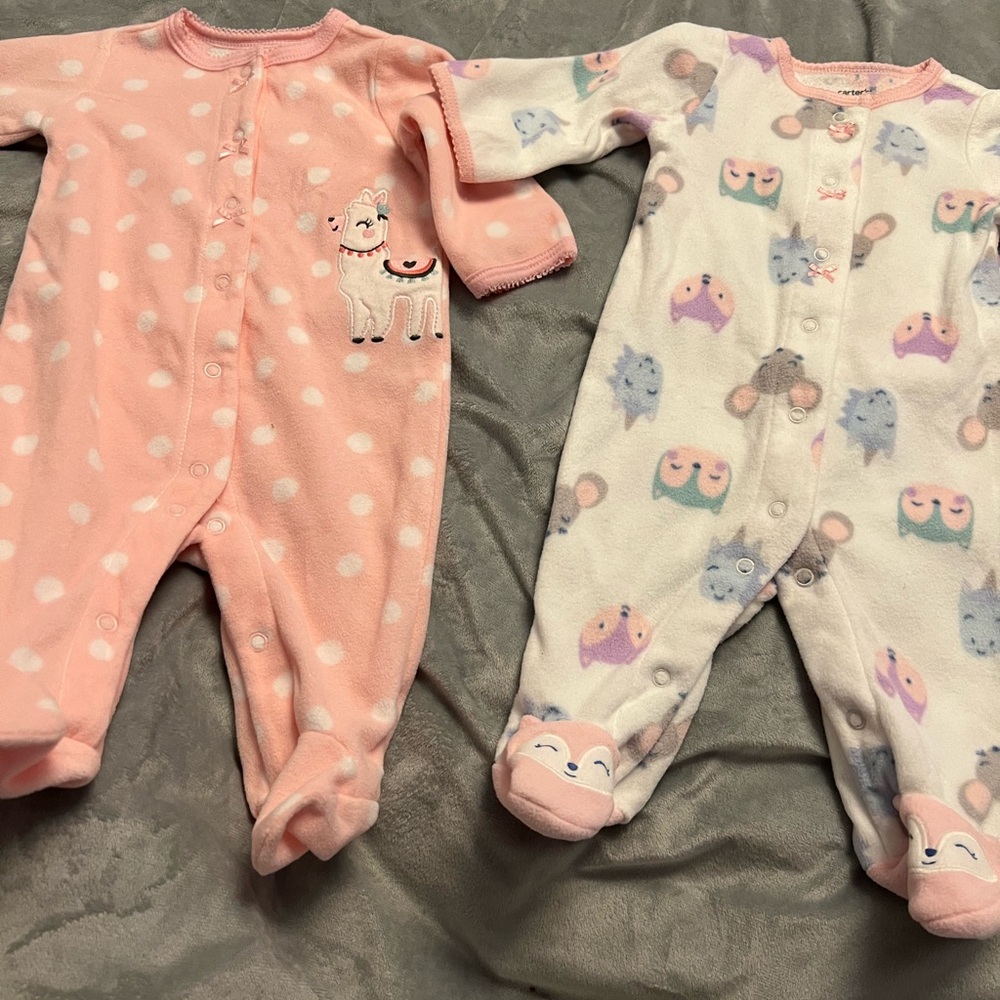 2 baby girls carters nwot fleece sleepers snap closure 3 months